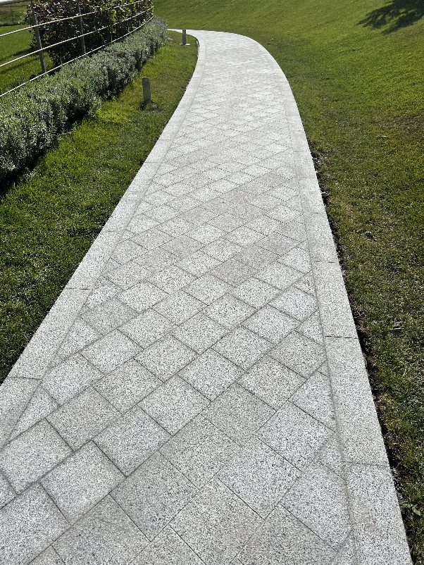 Плити для доріжок з каменю